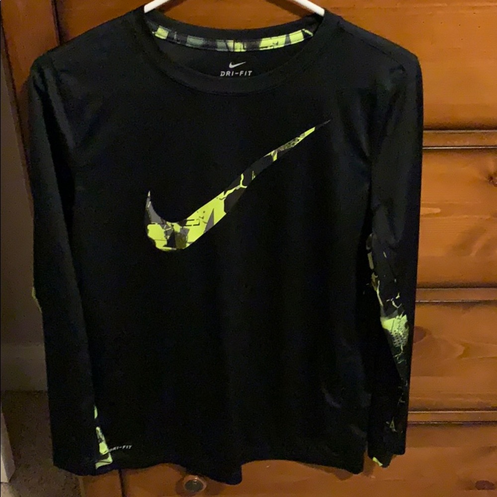 Boys Nike Long sleeve shirt